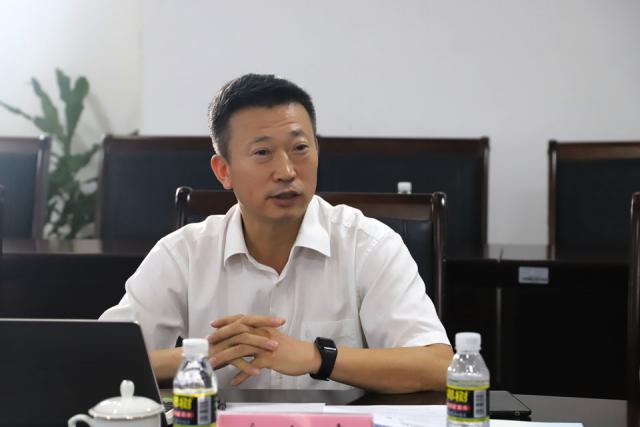 海南鹽業(yè)集團(tuán)張海濤副總經(jīng)理一行蒞臨我校交流企業(yè)管理咨詢
